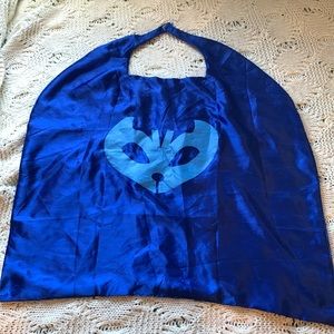 5 superhero capes  2 green 1 blue 1 red 1 captain America. 5 in total. Used